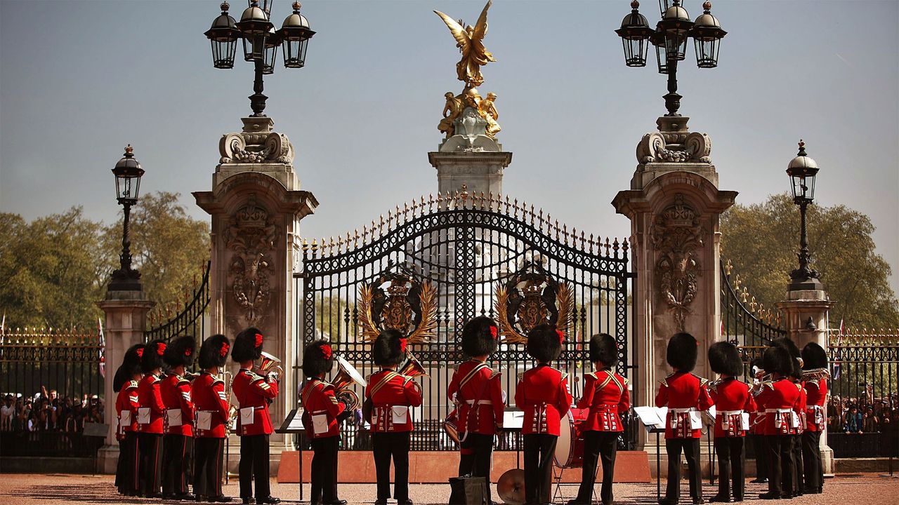 london, england april 20 the band of the coldstream guards form up around the main gate of buckingham palace during the changing of the guard ceremony on april 20, 2011 in london, england soldiers guard queen elizabeth ii and other royals at buckingham palace in a 24 hour rotation with a ceremonial hand over at 1130 in the morning photo by peter macdiarmid wpa pool getty images