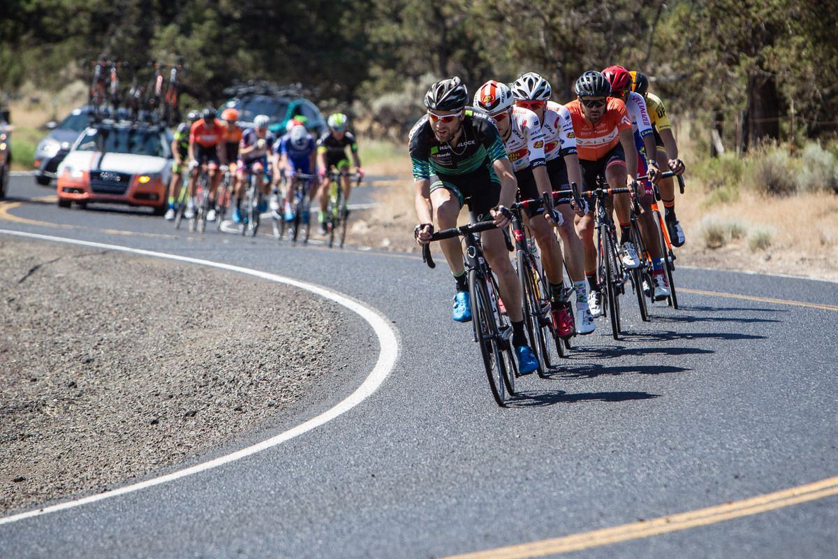 The front group begins to split