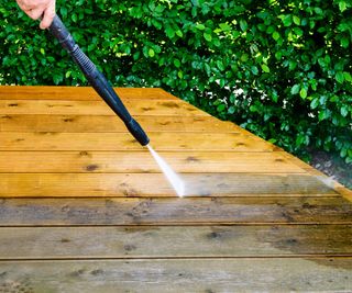 Cleaning a wooden deck with a pressure washer