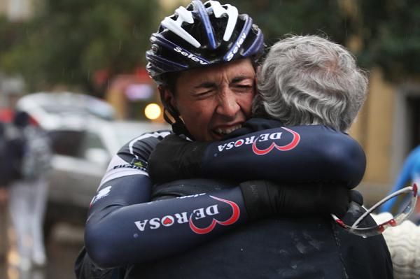 Matteo Montaguti hugs his director after winning stage 1.