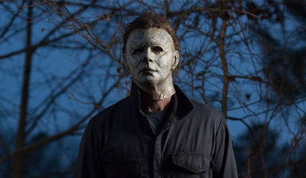 Halloween 2018 Michael Myers stands at dusk with his mask on