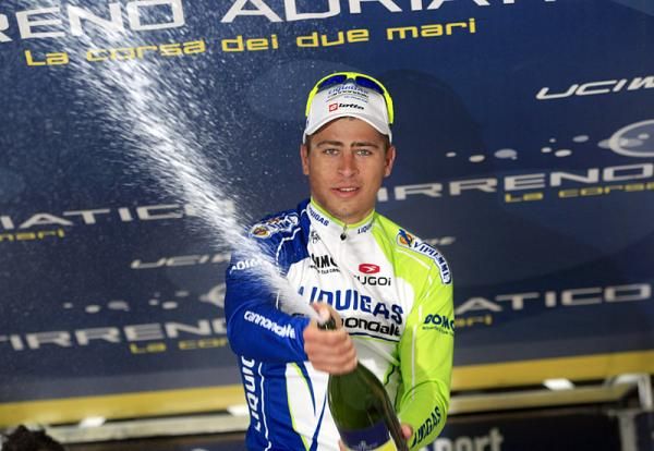 Peter Sagan uncorks the bubbly in Chieti.