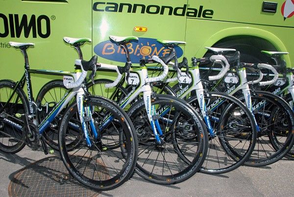 A fleet of Liquigas Cannondales are ready to go.