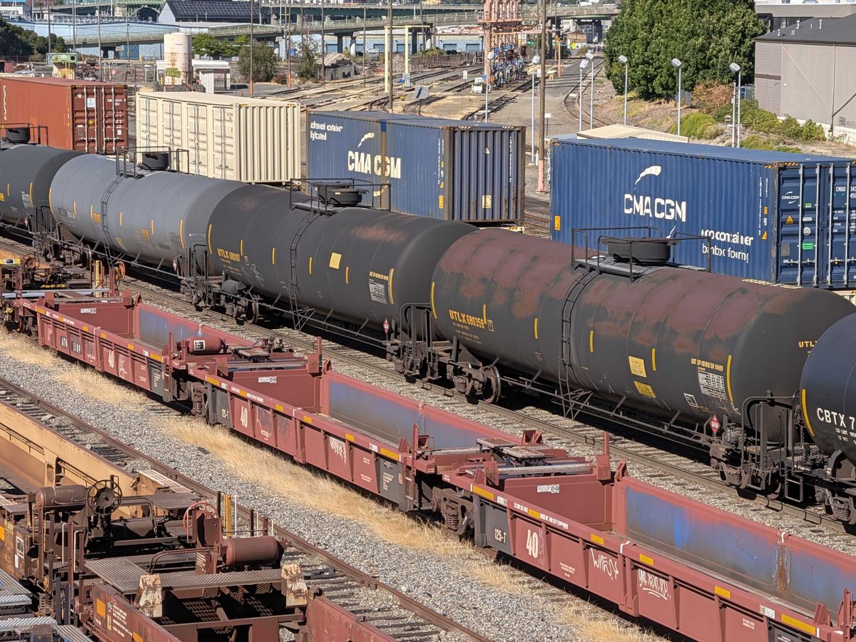 (5x) rows of trains