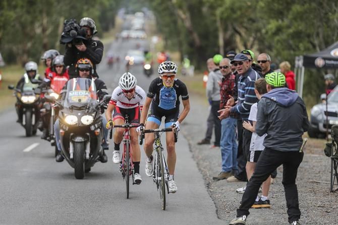 The leading pair on the climb