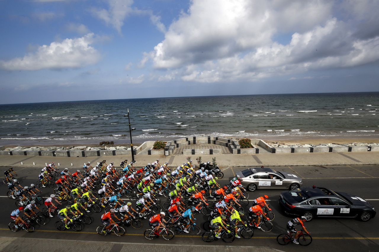 The peloton starts stage 3 of the Tour of Oman 2019