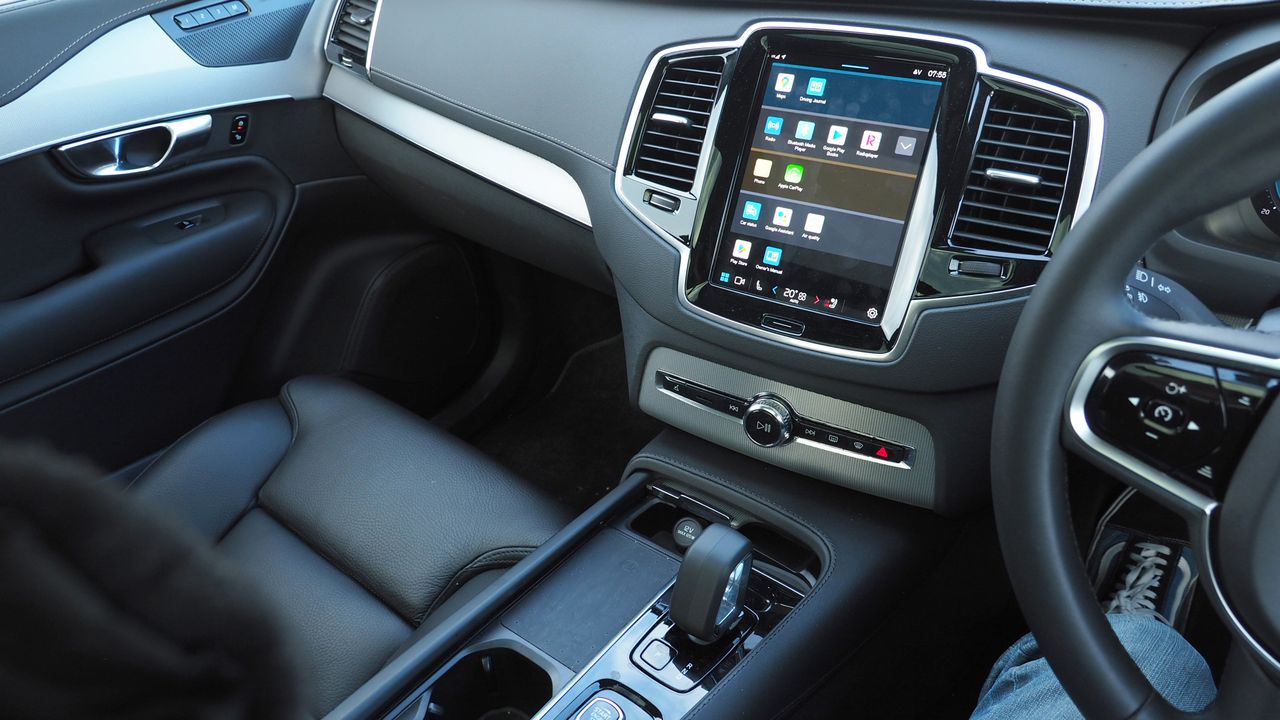 Volvo XC90 Recharge interior