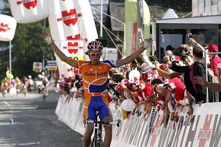 Thomas Dekker (Rabobank) takes the stage in Crans Montana