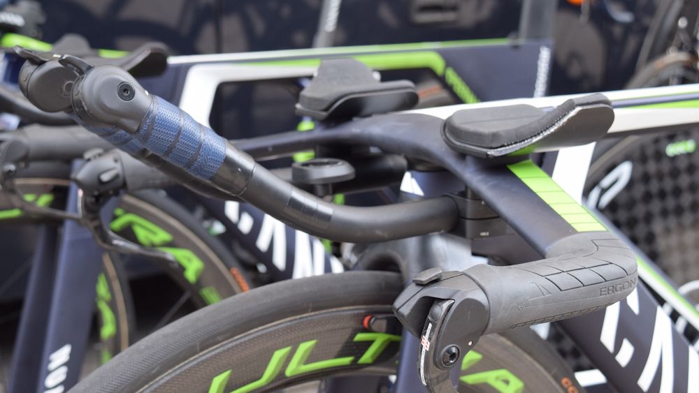 Amador's handlebar extensions were fitted below the handlebars