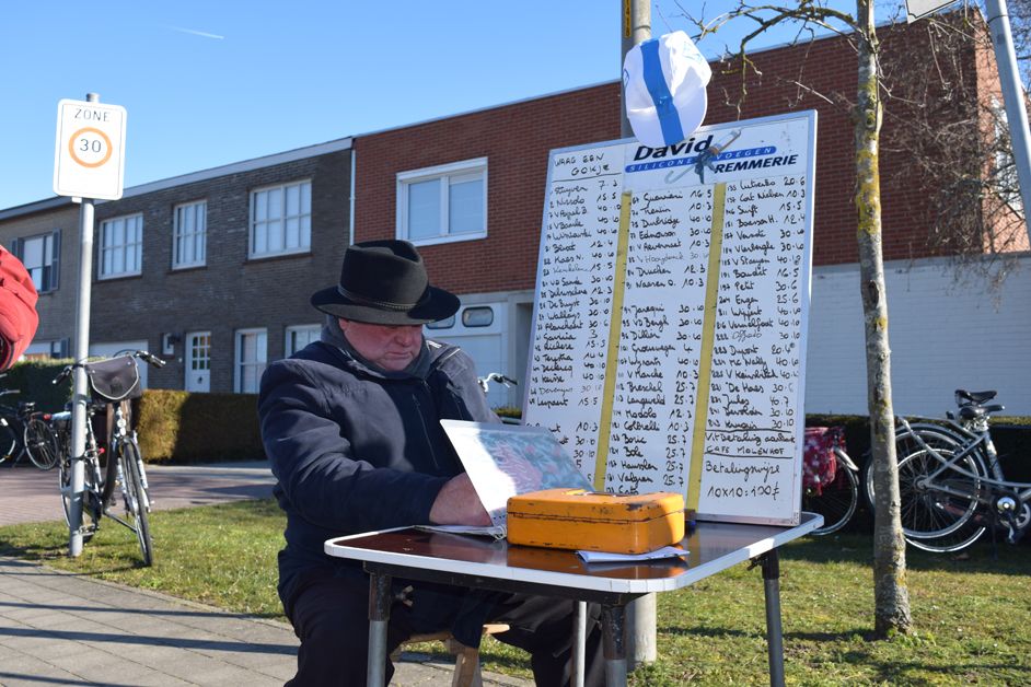 Desamber makes a record of each bet in his pad