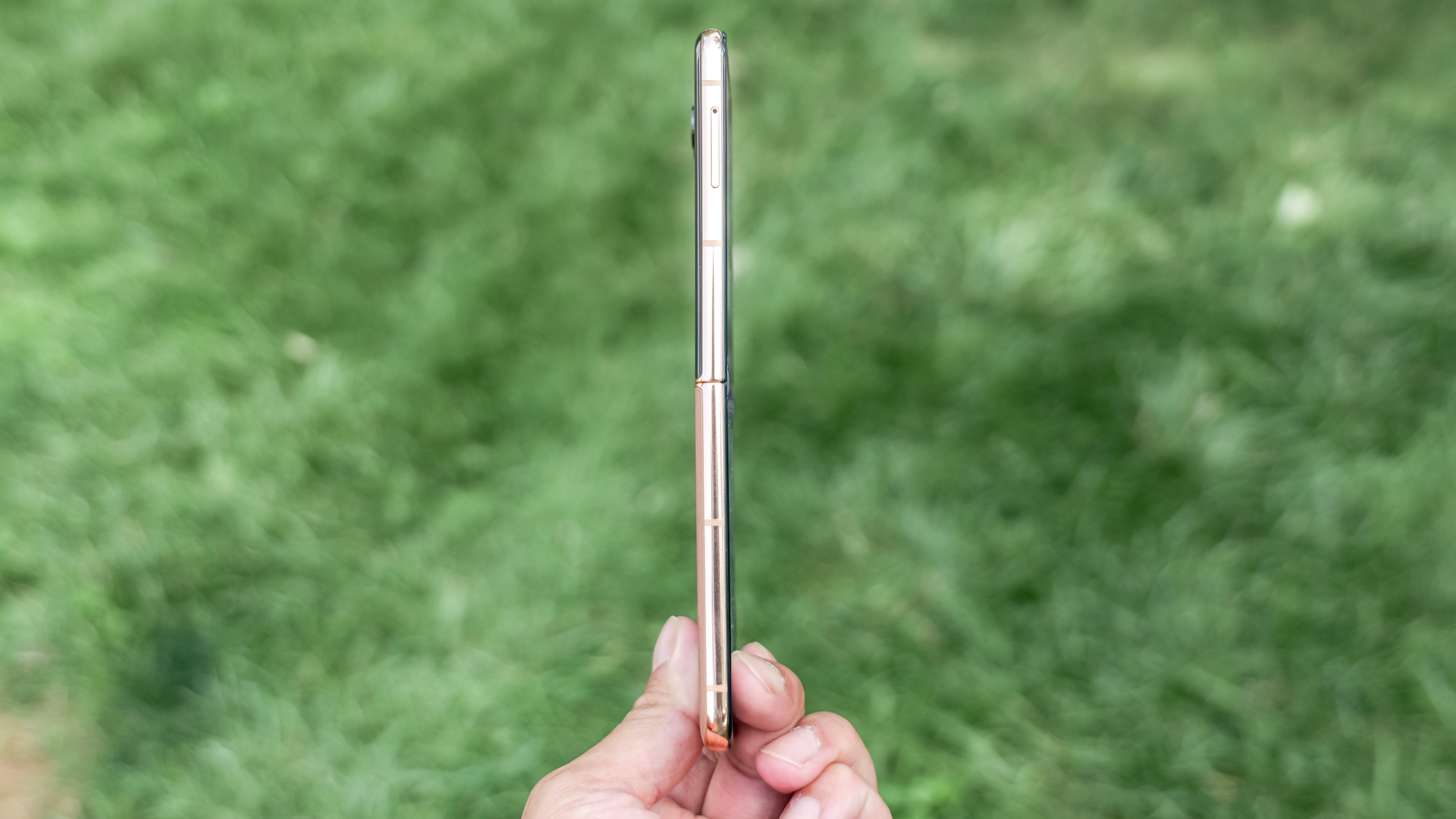 Motorola Razr Plus (2025) slim design.