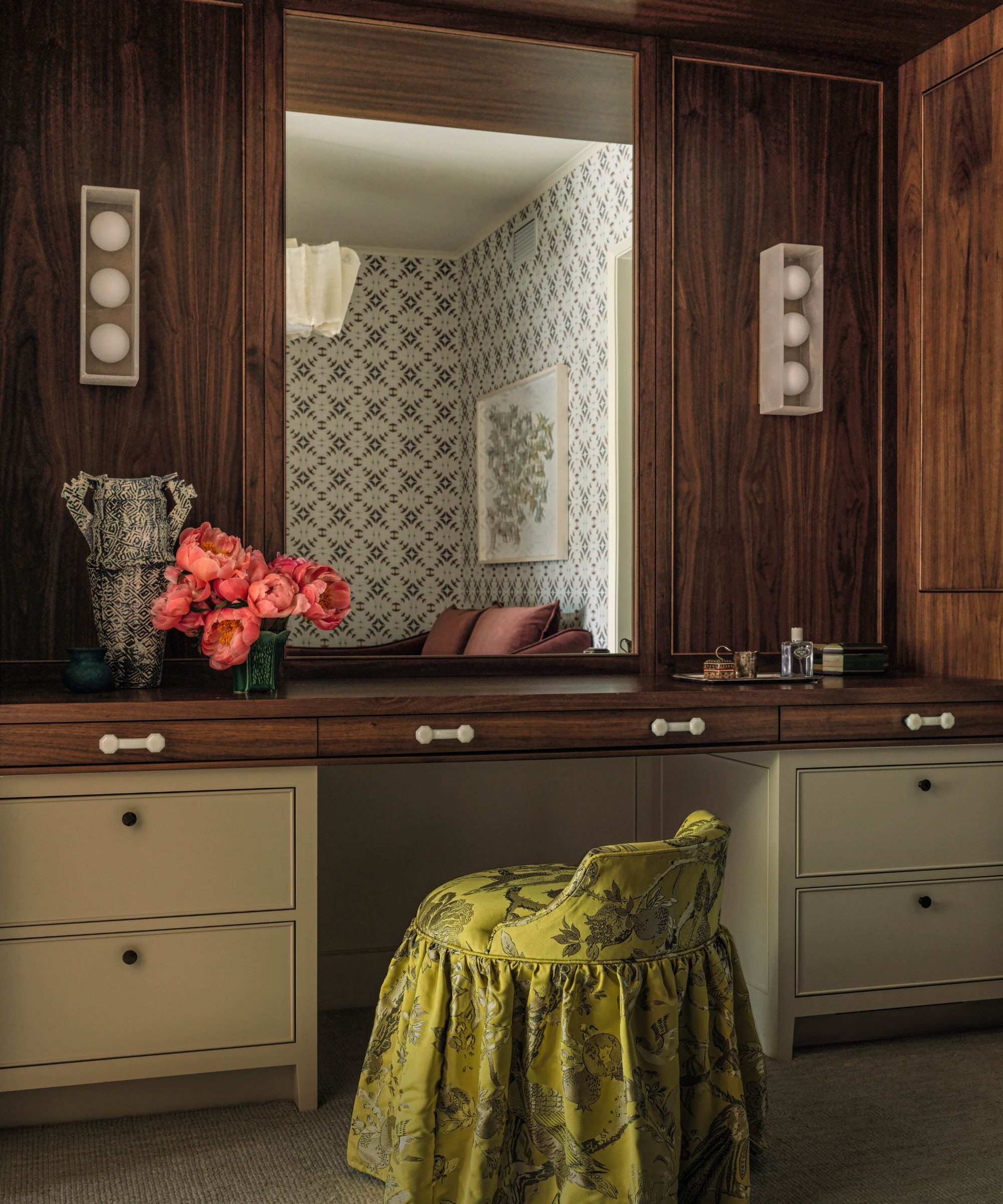 Powder room with wooden clad walls, large mirror and green fabric vintage-style stool