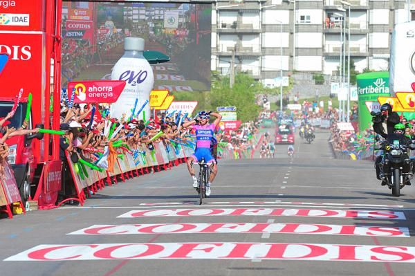 Francesco Gavazzi (Lampre-ISD) outsprints Kristof Vandewalle (Quick Step) to win stage 18 in Noja.