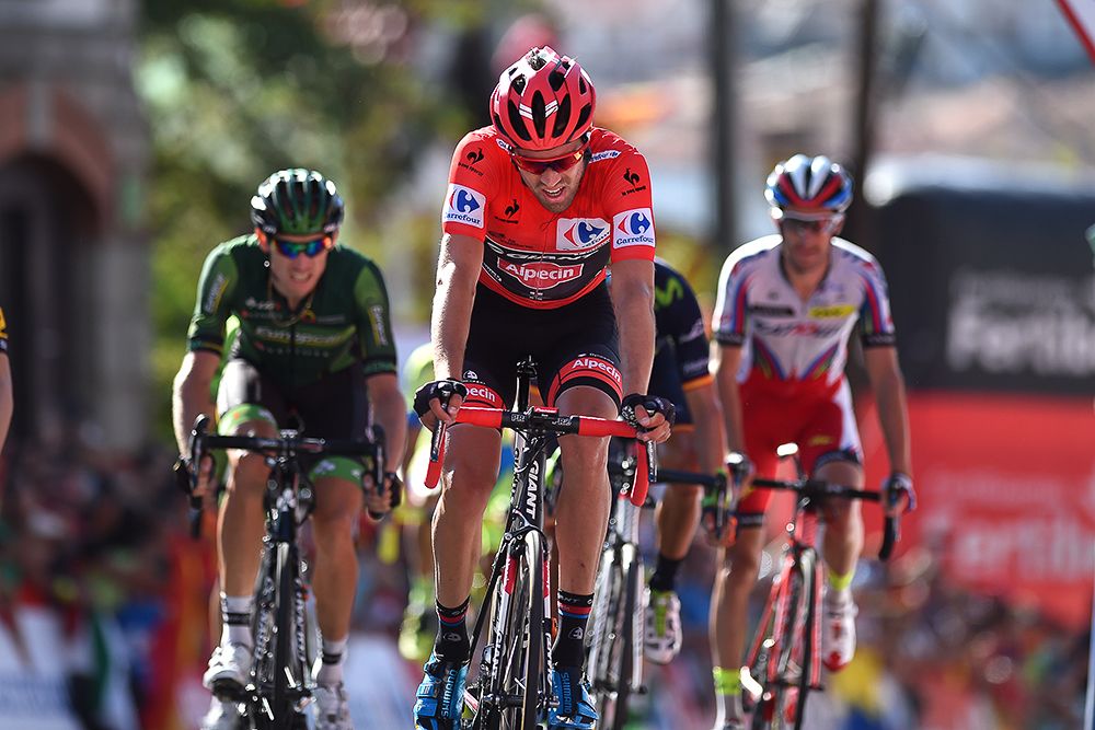 Tom Dumoulin crosses the finish line of stage 20.