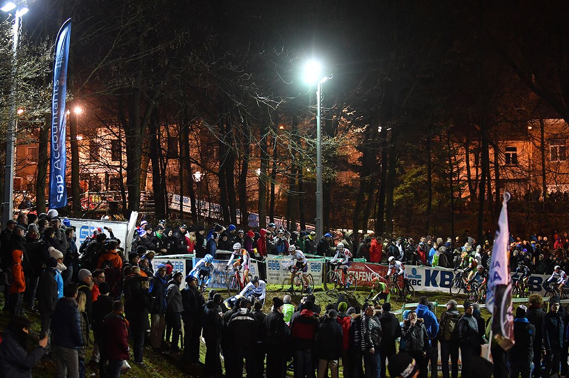 The night-time Superprestige in Diegem drew out pre-Christmas crowds.