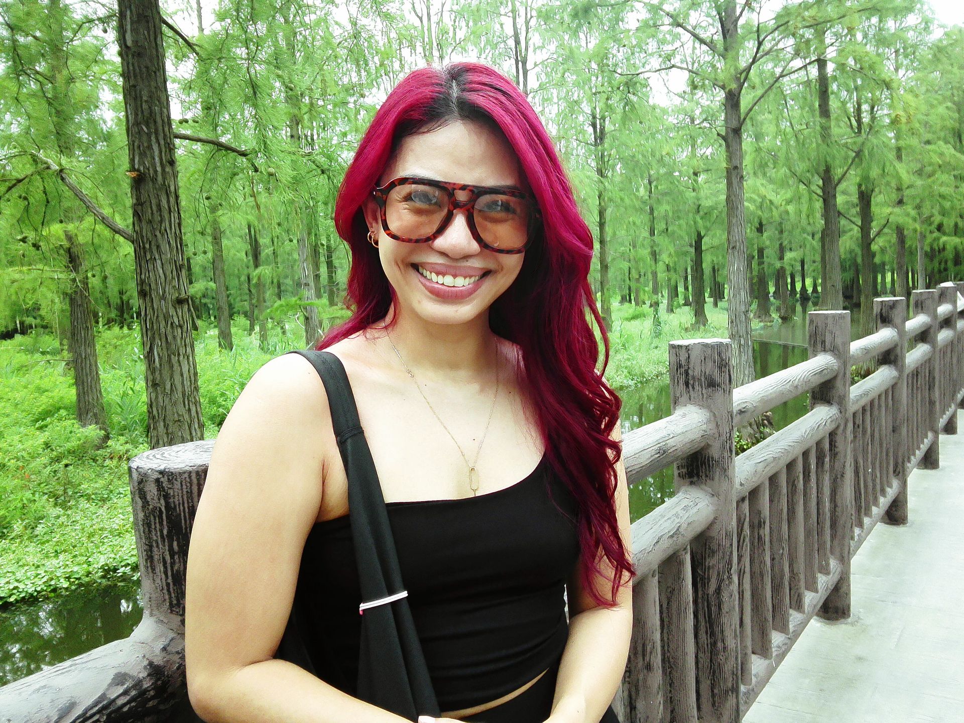 Galería de Pal 2 con foto de una persona con pelaje rosa