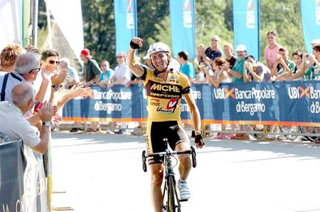 Davide Rebellin (Miche-Guerciotti) celebrates his victory at Tre Valli Varesine.