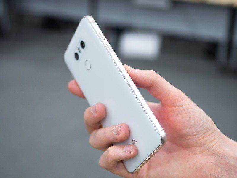 LG G6 in white