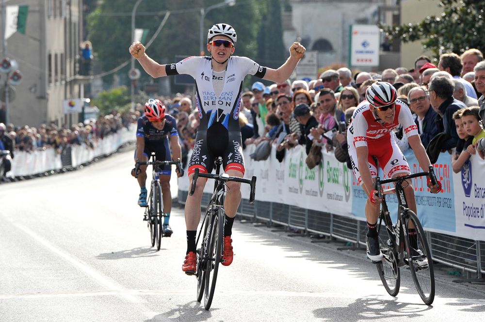 Tao Geoghegan Hart (Axeon Hagens Berman) win the Trofeo Piva in Italy.