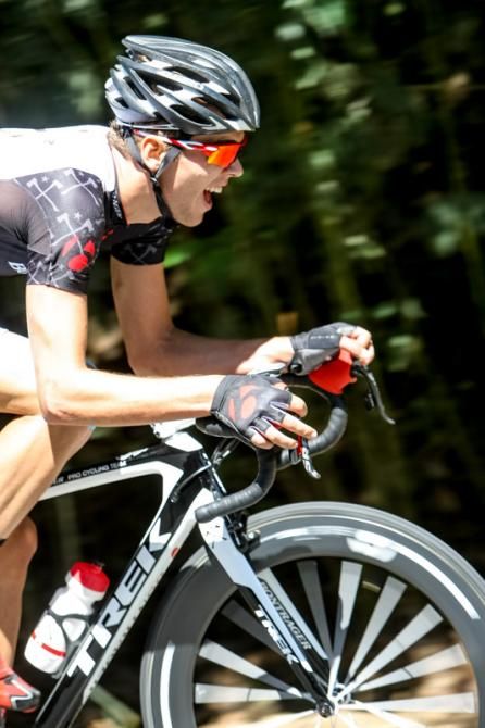 Antoine Duchesne (Bontrager) makes a late race attempt to get away.