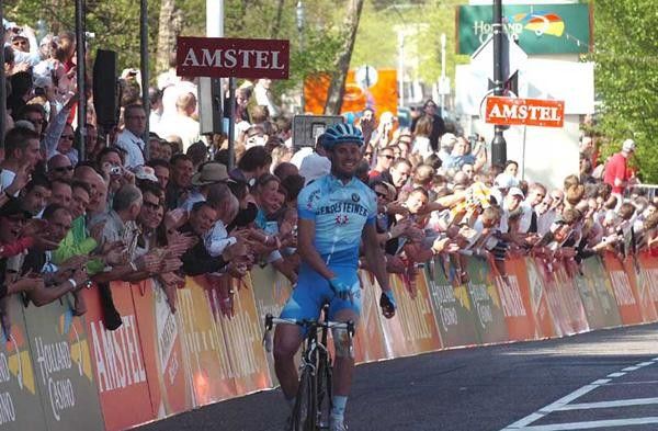 Relief as Stefan Schumacher (Gerolsteiner) crosses the line.