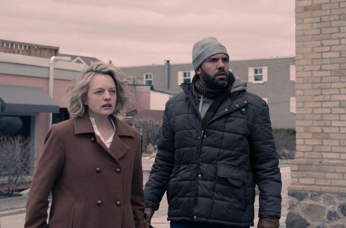 Elisabeth Moss and O-T Fagbenle in The Handmaid&#039;s Tale 