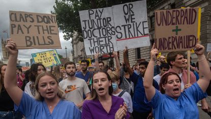 Junior doctors stage protest over pay