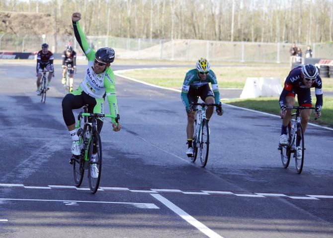 Sonny Colbrelli beats Matthias Brandle in the sprint