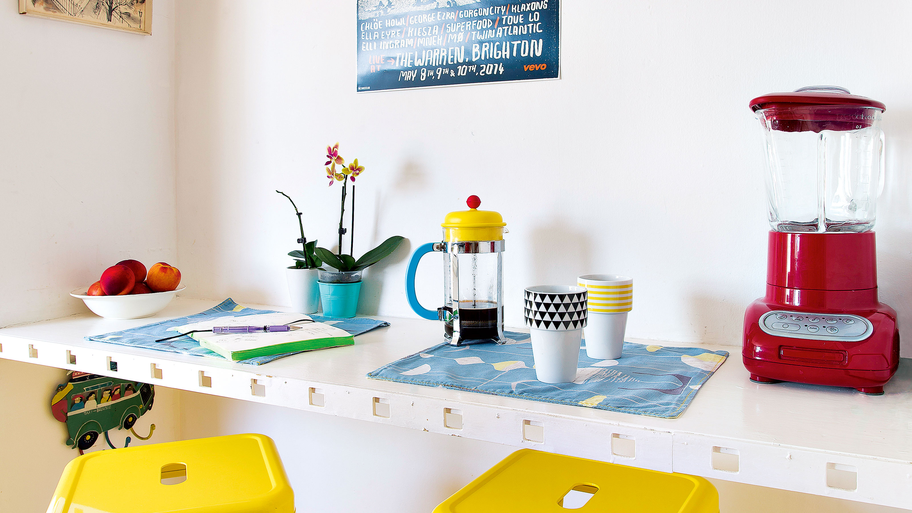 White breakfast bar