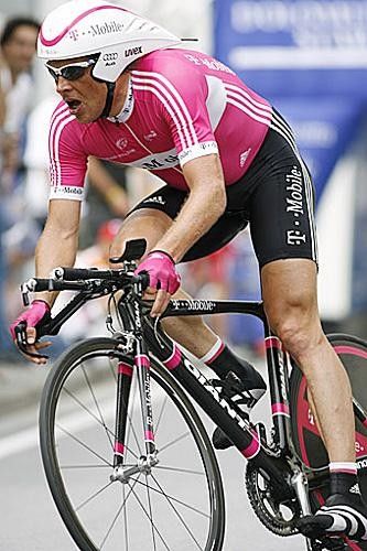 Jan Ullrich (T-Mobile) en route to victory