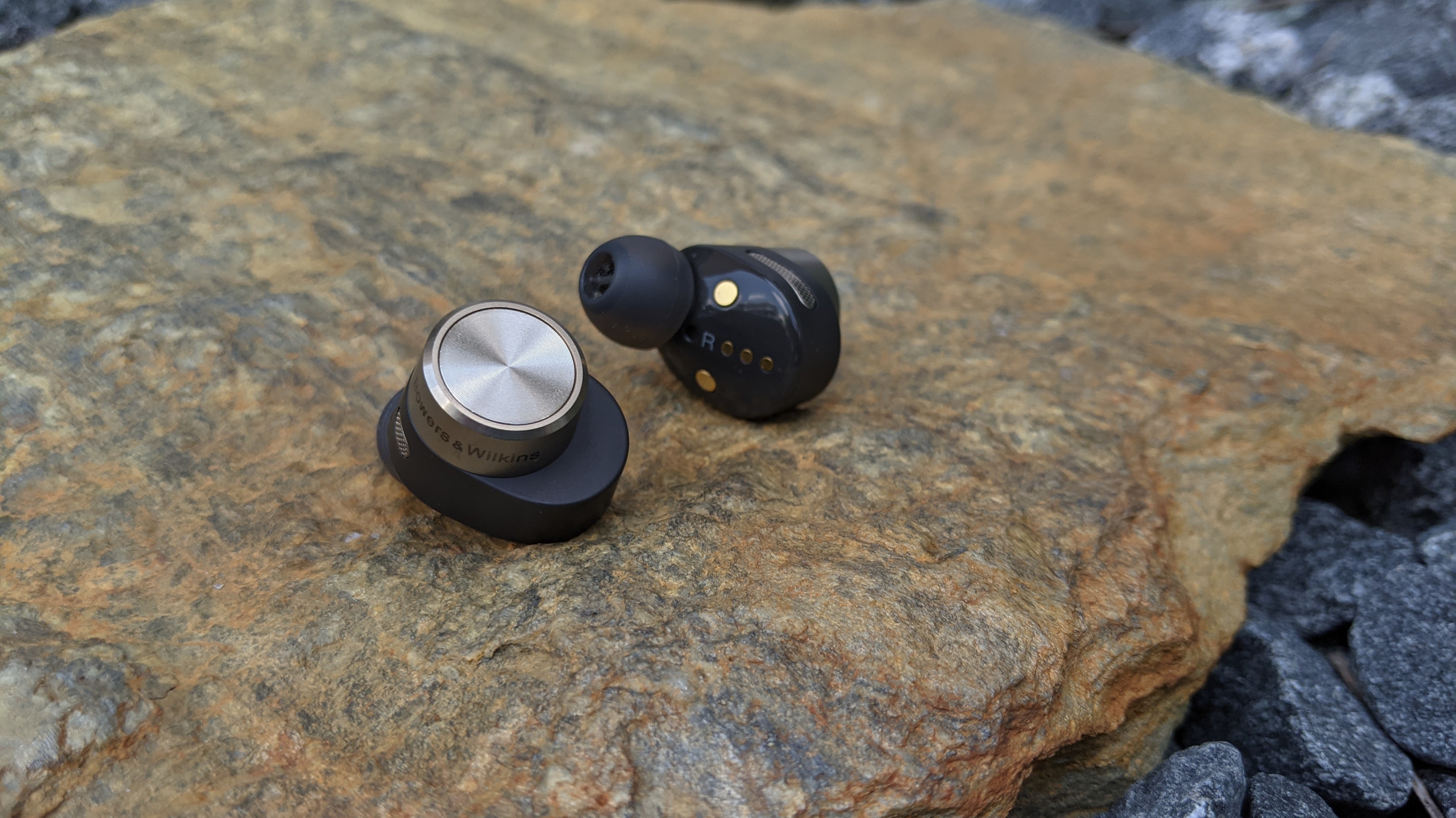 Bowers & Wilkins PI7 vs. Bose QuietComfort Earbuds