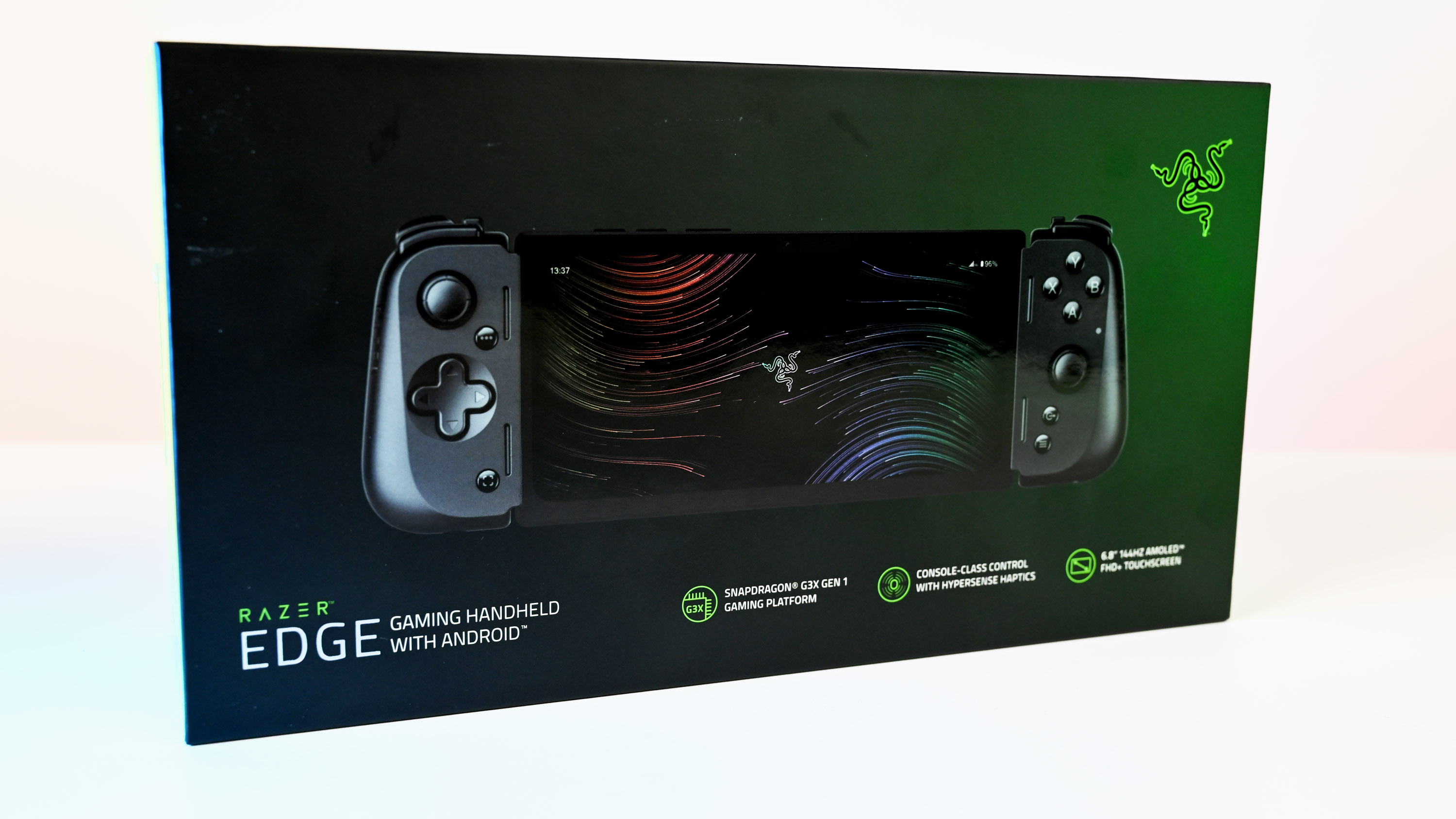 Image of the Razer Edge retail box.