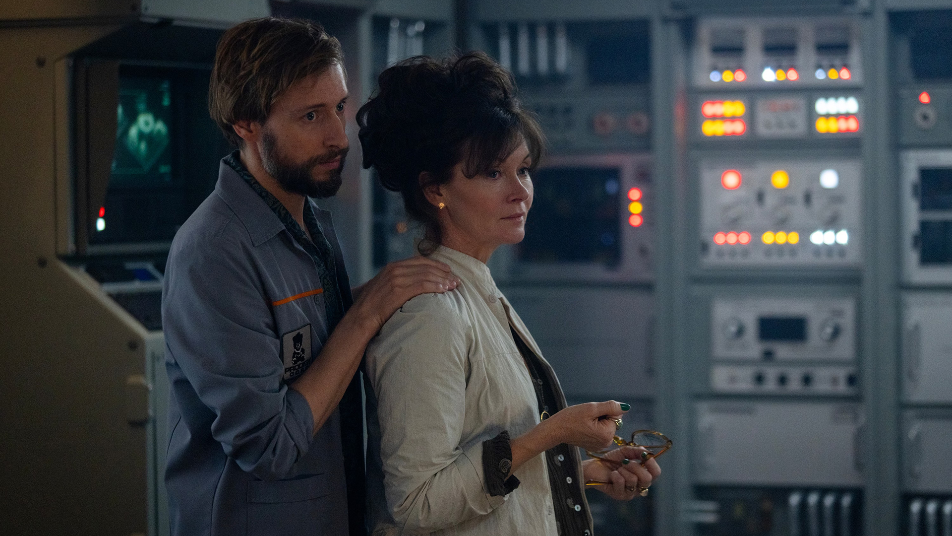 Arthur putting his hands on Dame's shoulders in Alien: Earth