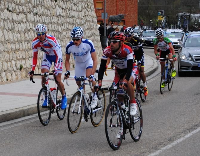 In a peaceful moment, Mas, De Mesmaeker and Kovchetkov in the front