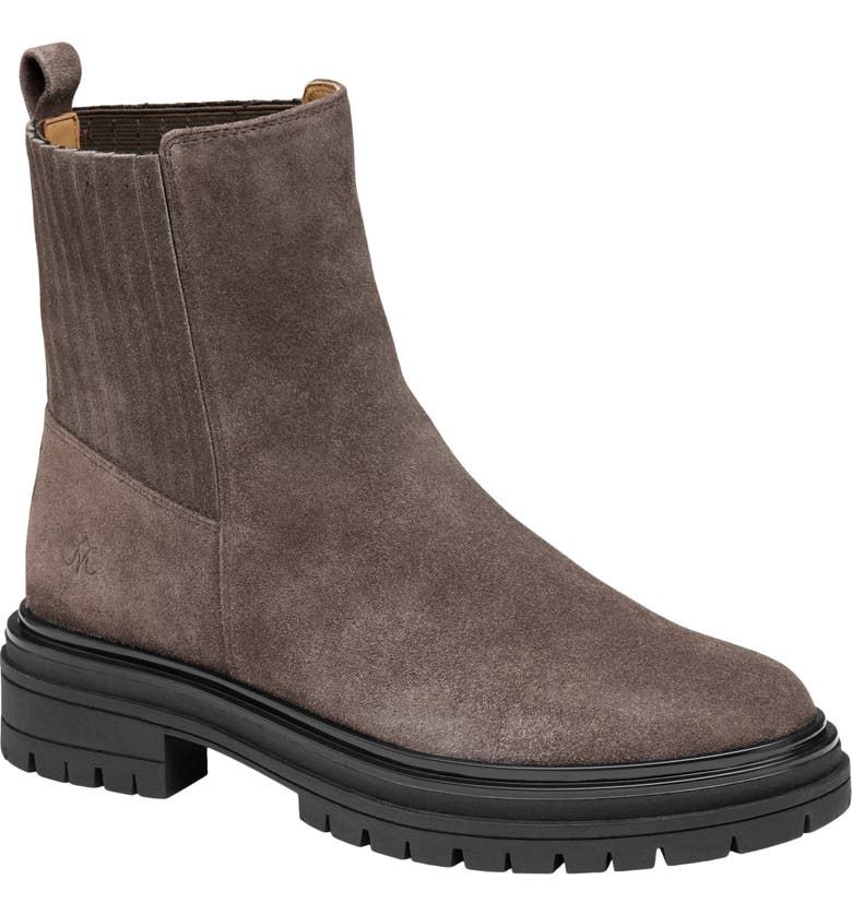 missing-image 5 أفكار أنيقة لملابس المطار من عارضة الأزياء الشهيرة في التسعينيات إيل ماكفيرسون