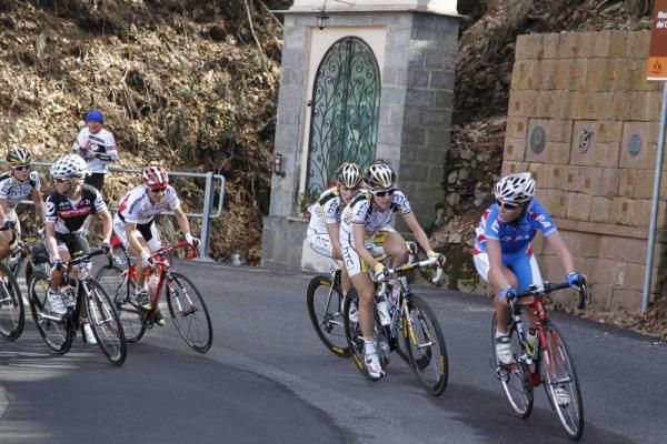 The leading group formed on the Brinzio climb near Varese