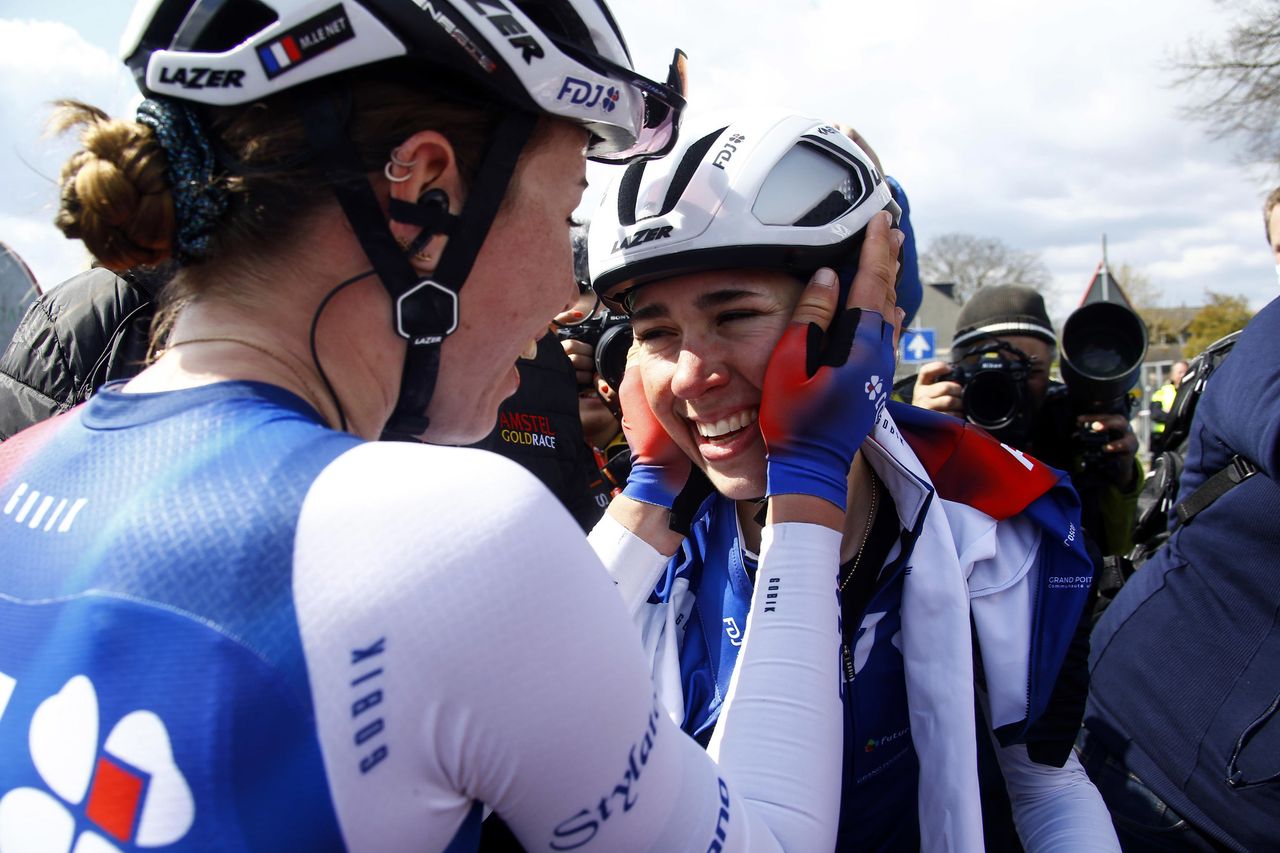 Amstel Gold Race Ladies 2022 - 8th Edition - Maastricht - Valkenburg 128,5 km - 10/04/2022 - Marie Le Net (FRA - FDJ Nouvelle-Aquitaine Futuroscope) - Marta Cavalli (ITA - FDJ Nouvelle-Aquitaine Futuroscope) - photo Anton Vos/CV/SprintCyclingAgency&Acirc;&copy;2022