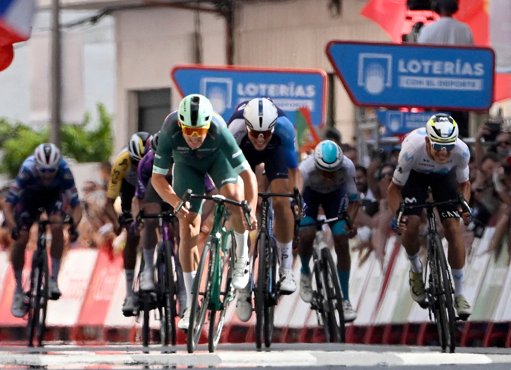 Mads Pedersen sprinting among the breakaway on stage 15