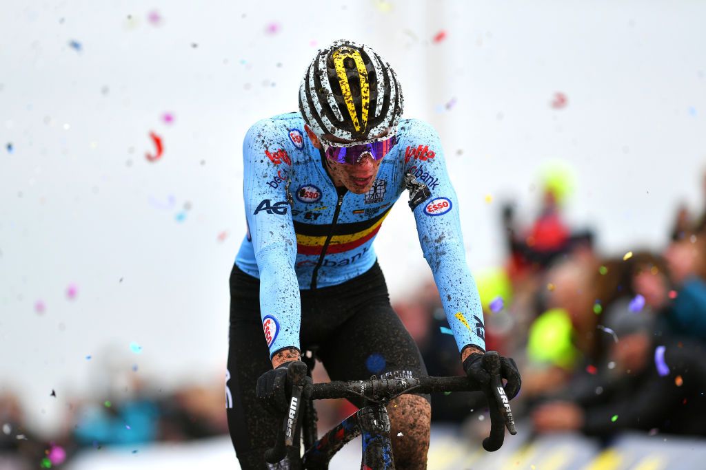 Thibau Nys takes solo win in U23 men's race at Cyclocross Worlds