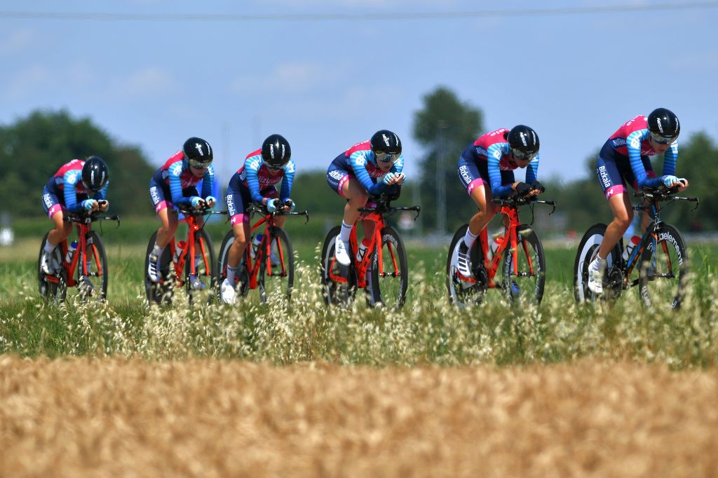 Bizkaia Durango racing the opening team time trial at the Giro d&#039;Italia Donne