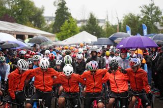 Picture by Zac WilliamsSWpixcom 28092024 2024 UCI Road and Paracycling Road World Championships Zurich Switzerland Women Elite Road Race Riders observe a minutes silence before the race after the tragic death of Junior Swiss rider Muriel Furrer yesterdayCaroline Baur Switzerland Elise Chabbey Switzerland Elena Hartmann Switzerland Jasmin Liechti Switzerland Noemi Ruegg Switzerland Linda Zanetti Switzerland