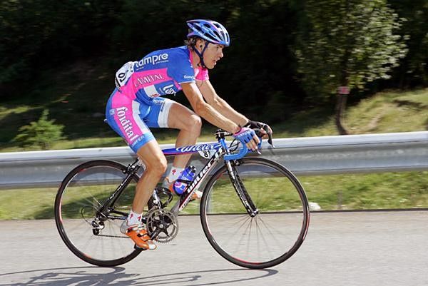 Damiano Cunego (Lampre) fights hard on the final climb.