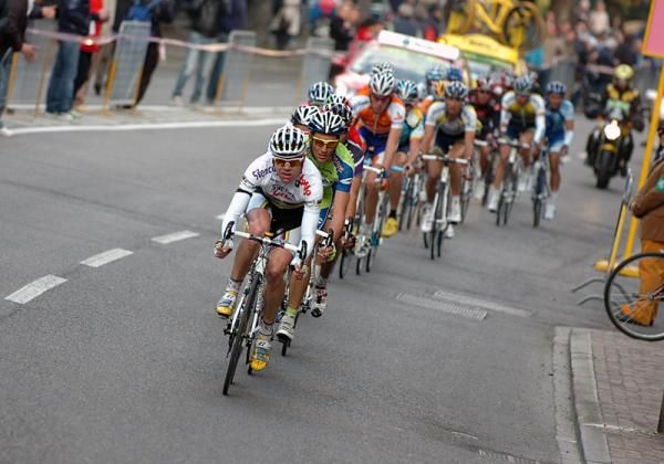 Cadel Evans (Silence-Lotto) pushes the pace.