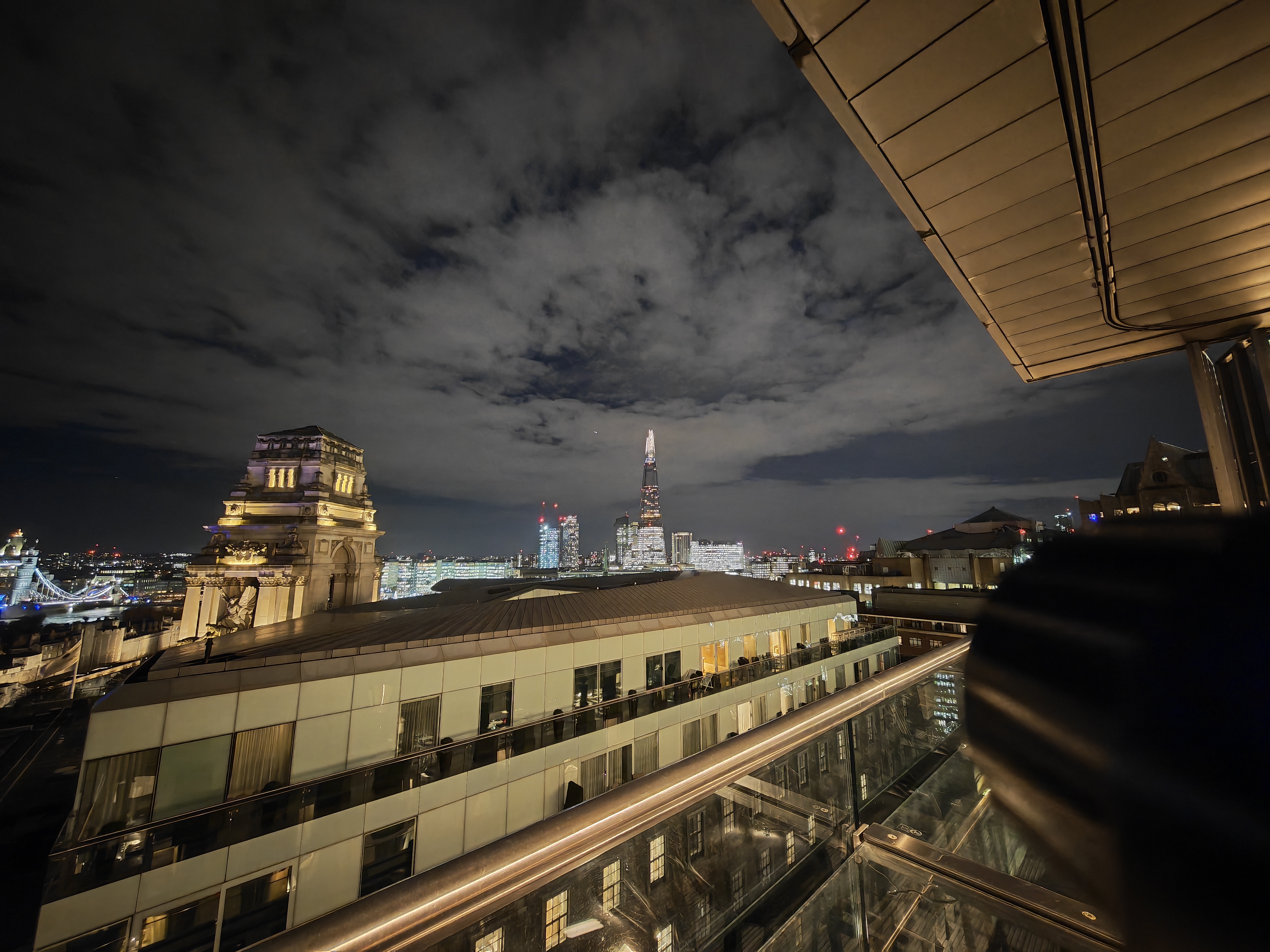 Honor Magic 8 Pro camera sample Shard night 0.5x zoom