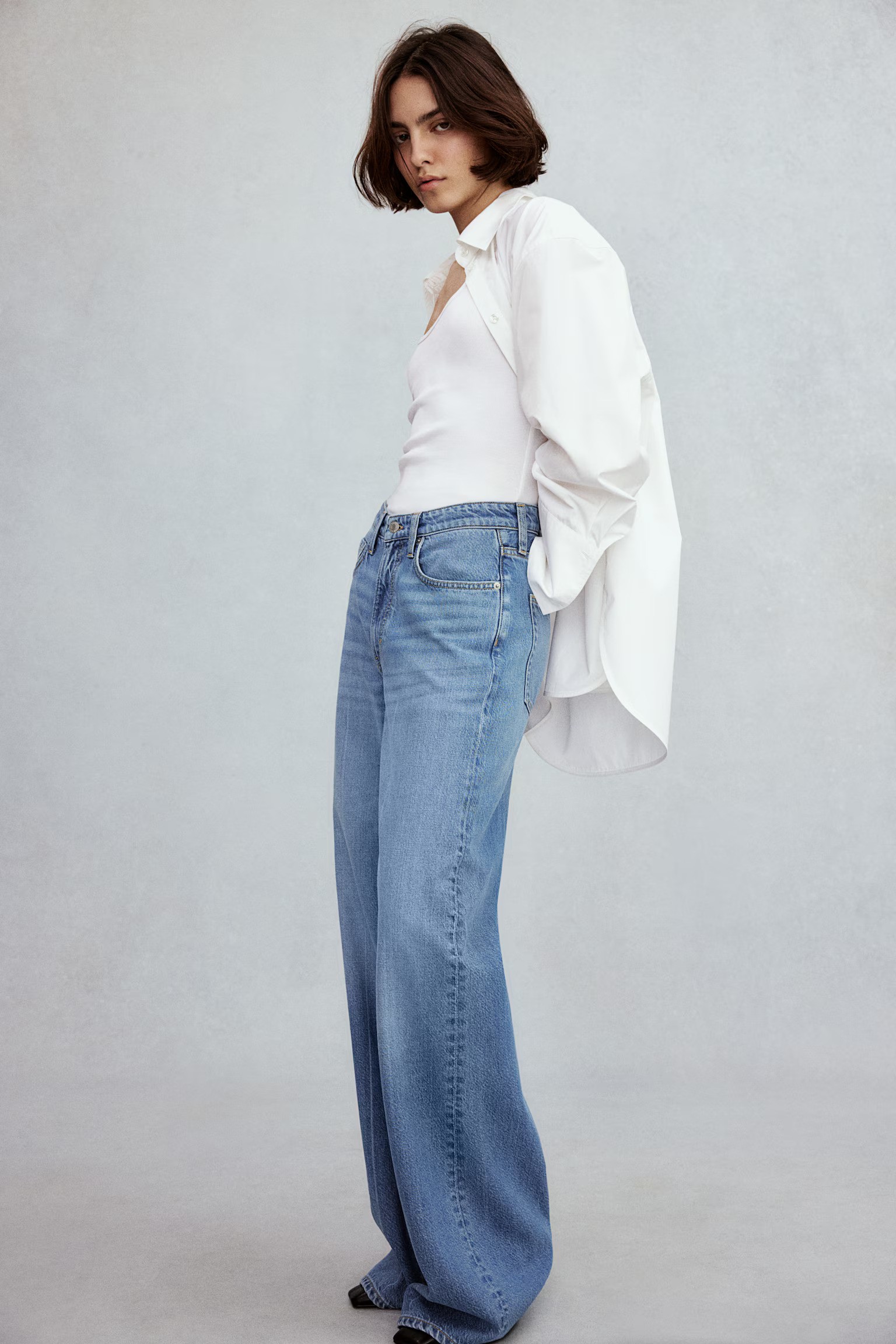 H&amp;amp;M, Feather Soft Super Wide Ultra High Jeans