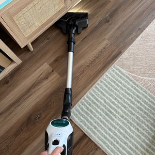 Bosch Unlimited 7 Aqua cordless vacuum and mop testing how well it cleaned under my tv unit