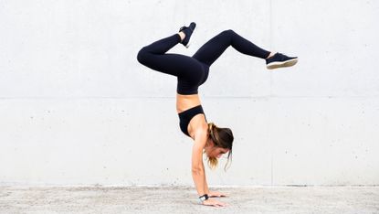 Learn to do a handstand hold in one month: Master this