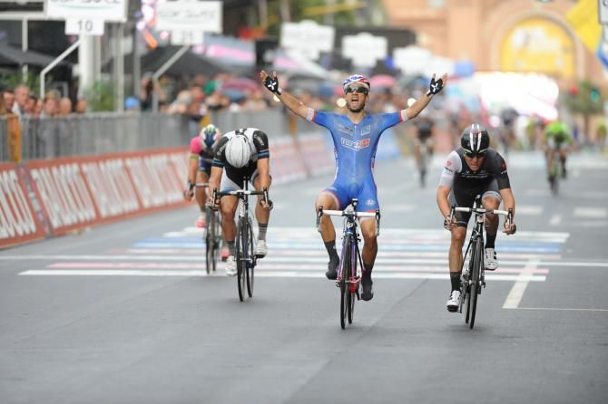 Nacerou Bouhanni wins stage 4 of the Giro d'Italia