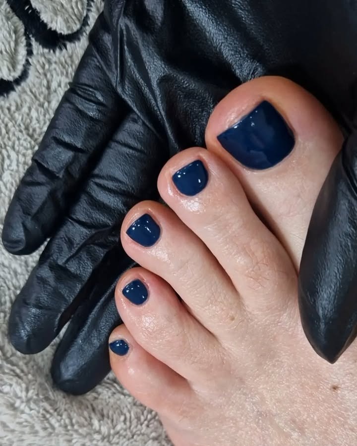 Photo of @beautyby_lola with an inky blue pedicure