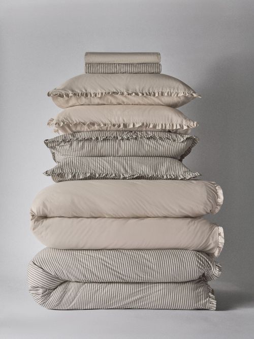8 Piece Frill Duvet Cover and Pillowcase Set With Fitted Sheets